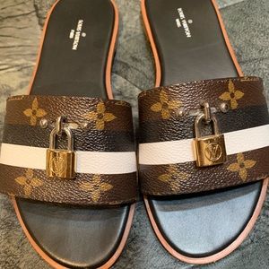 Louis Vuitton lock it Mule